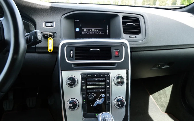 Volvo V60 cena 48900 przebieg: 151000, rok produkcji 2015 z Leżajsk małe 742